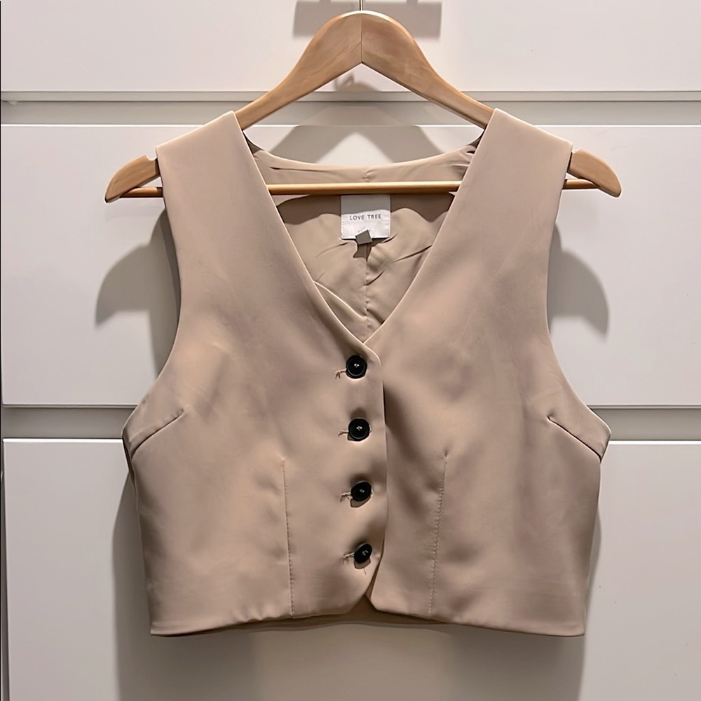 Love Tree Women's Tan Buttoned Vest Top